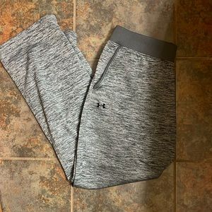 Woman’s under armour sweatpants loose fit size medium